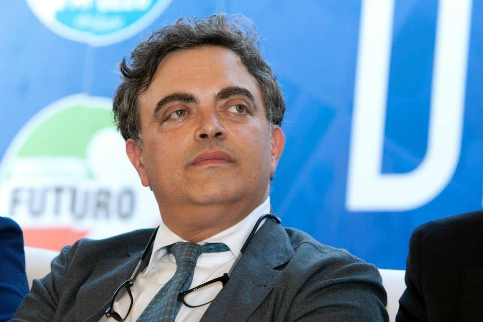 Castellammare al voto, c'è anche la lista di d'Apuzzo sindaco: tutti i candidati 