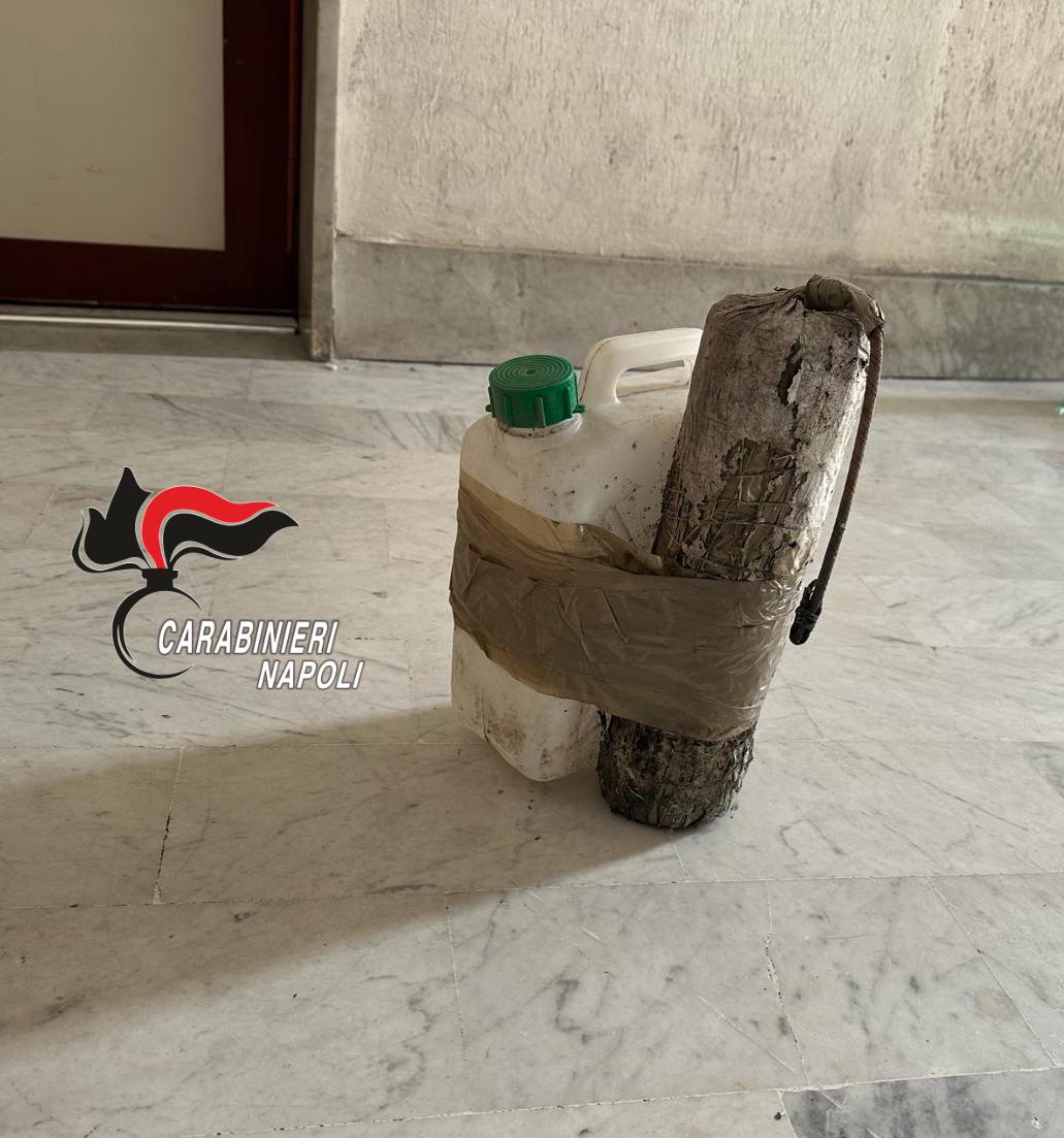 Castellammare, nasconde micidiale ordigno esplosivo: arrestato 