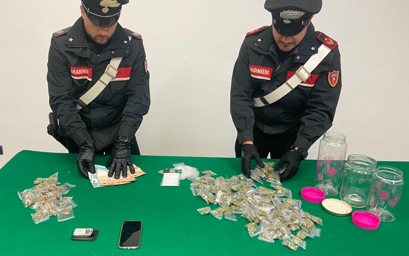 Castellammare, ragazzo nasconde droga a casa: arrestato