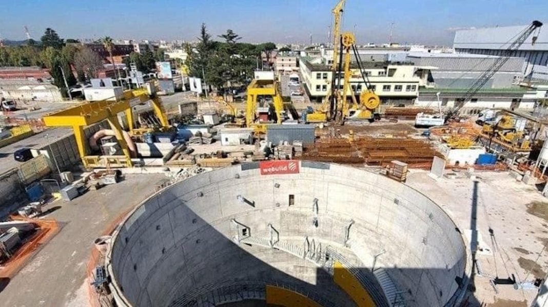 Cantiere metropolitana di Napoli, terreno cede: un morto e feriti