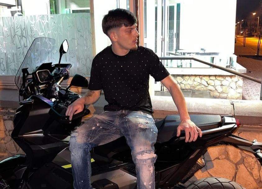 Castellammare, incidente in scooter Salvatore muore a 19 anni: giovane automobilista guidava senza patente 
