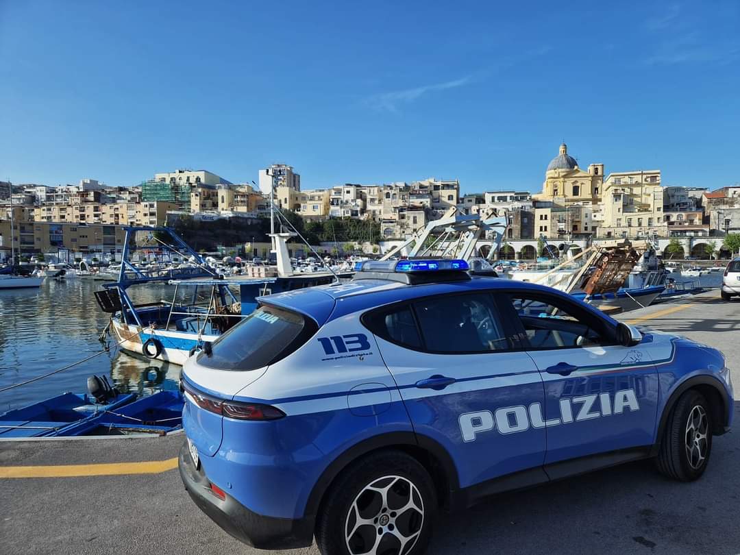 Torre Annunziata, droga venduta vicino alle scuole: TUTTI I NOMI degli indagati