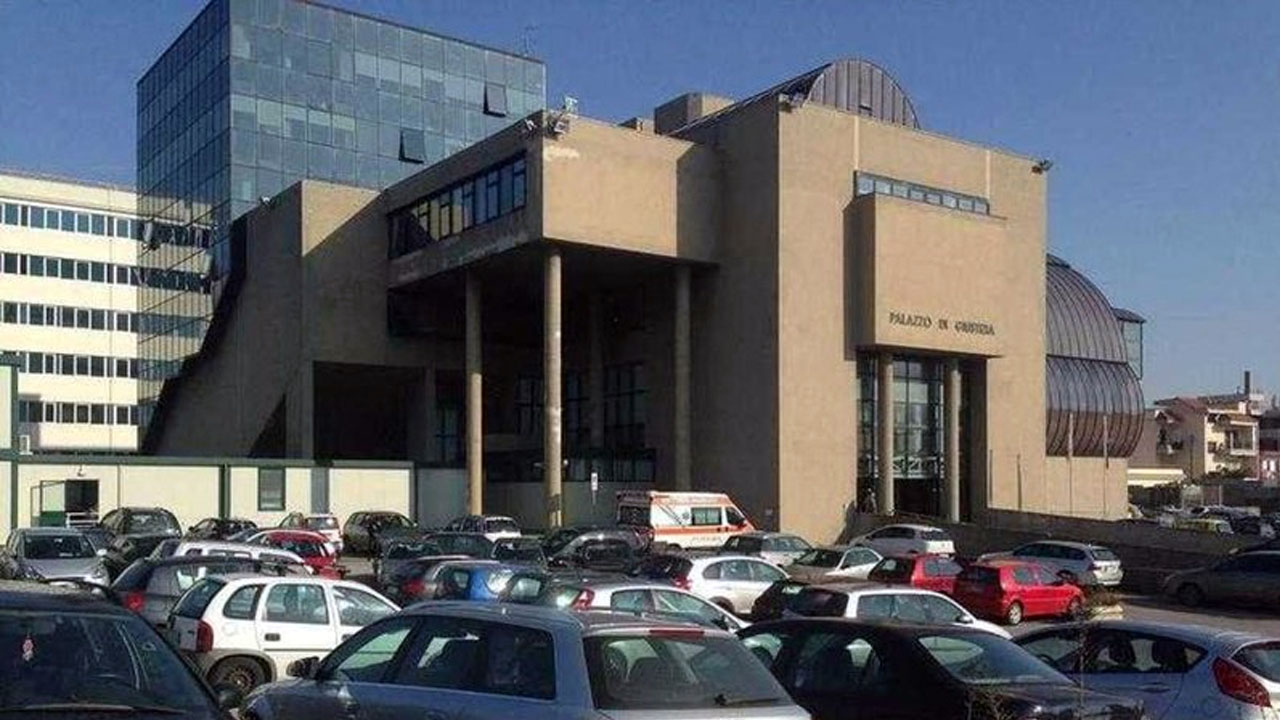 Torre Annunziata, tre rapine nello stesso bar: arrestato 