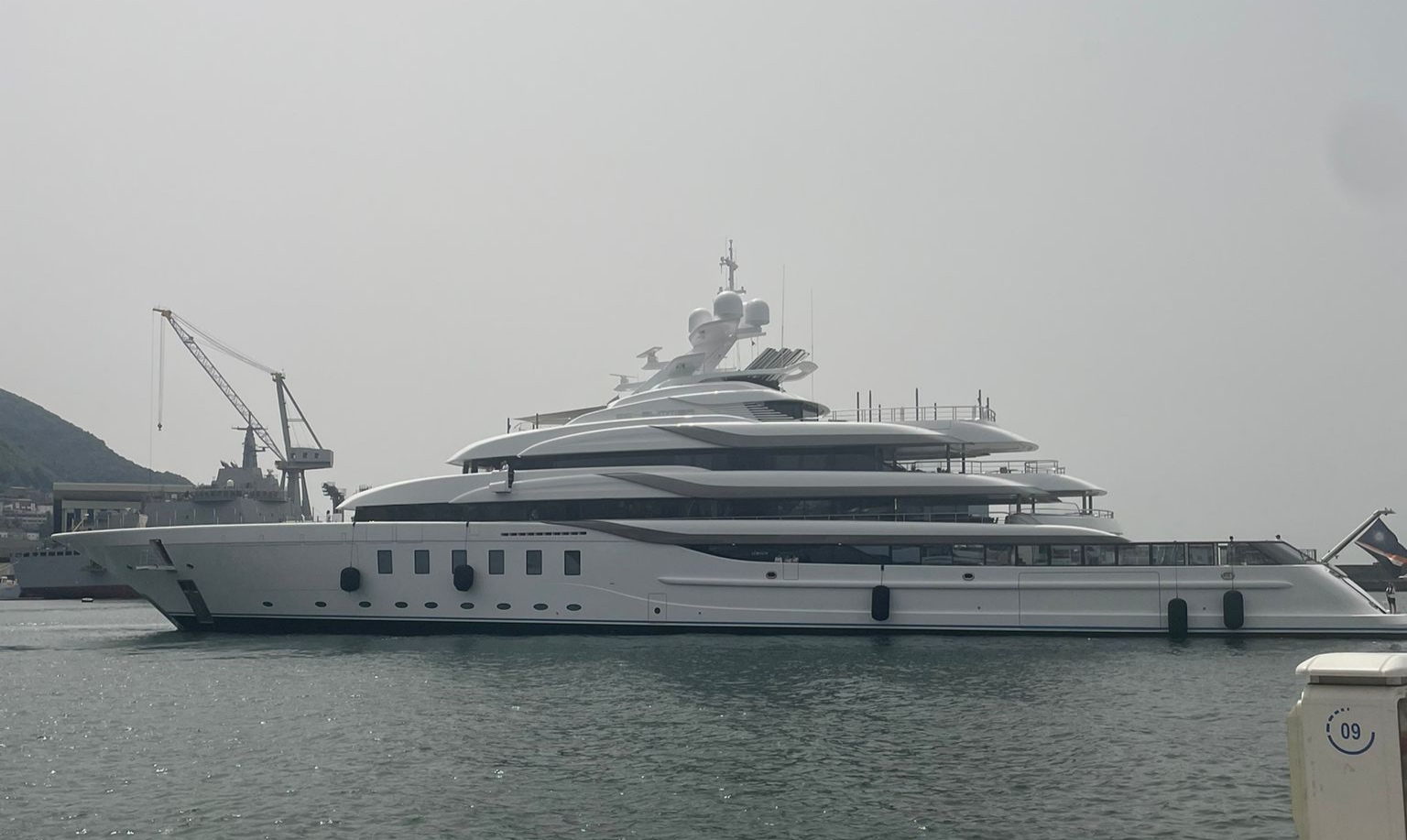 Castellammare, arriva Brava Eugenia il super yacht del miliardario Jones