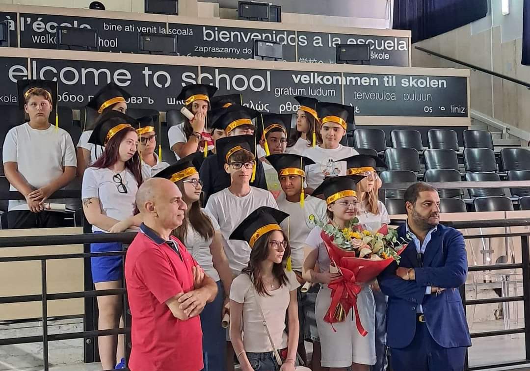 Gragnano, la compagna di classe si opera esami rinviati per tutti: 'Volevamo aspettarla'
