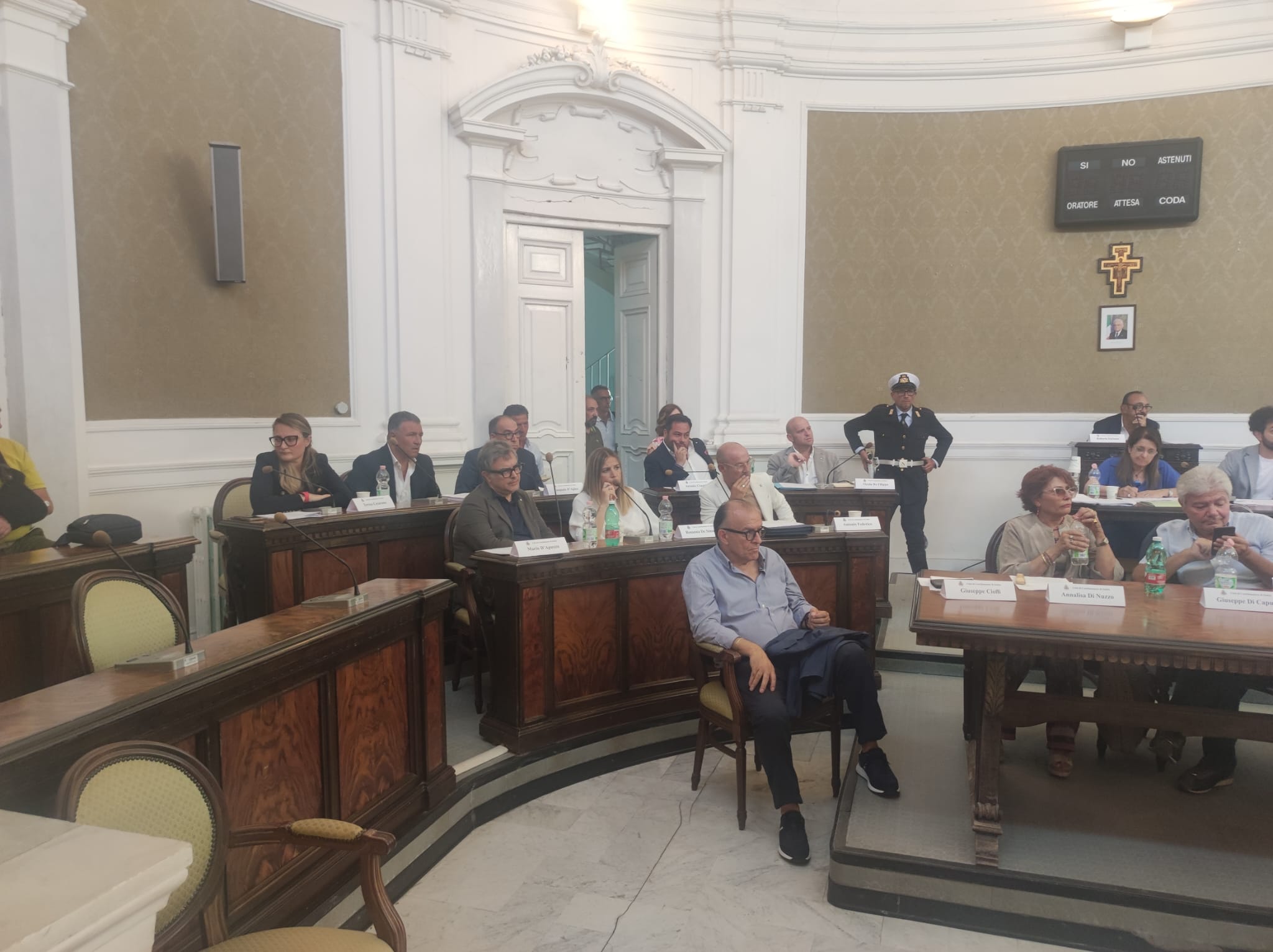 Castellammare, il centrodestra di d'Apuzzo: 'Maggioranza impegnata a regolare i conti interni'