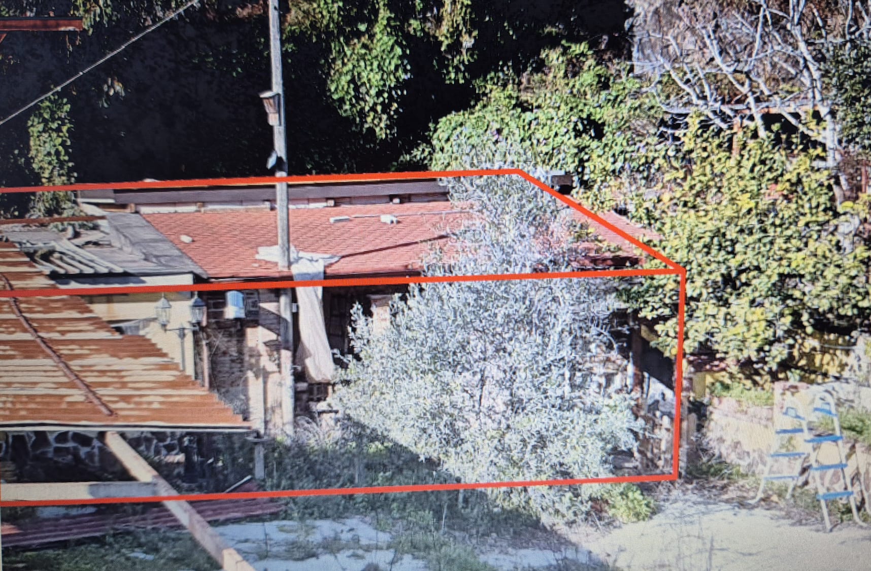 Parco del Vesuvio, ruspe in azione: demolita casa abusiva