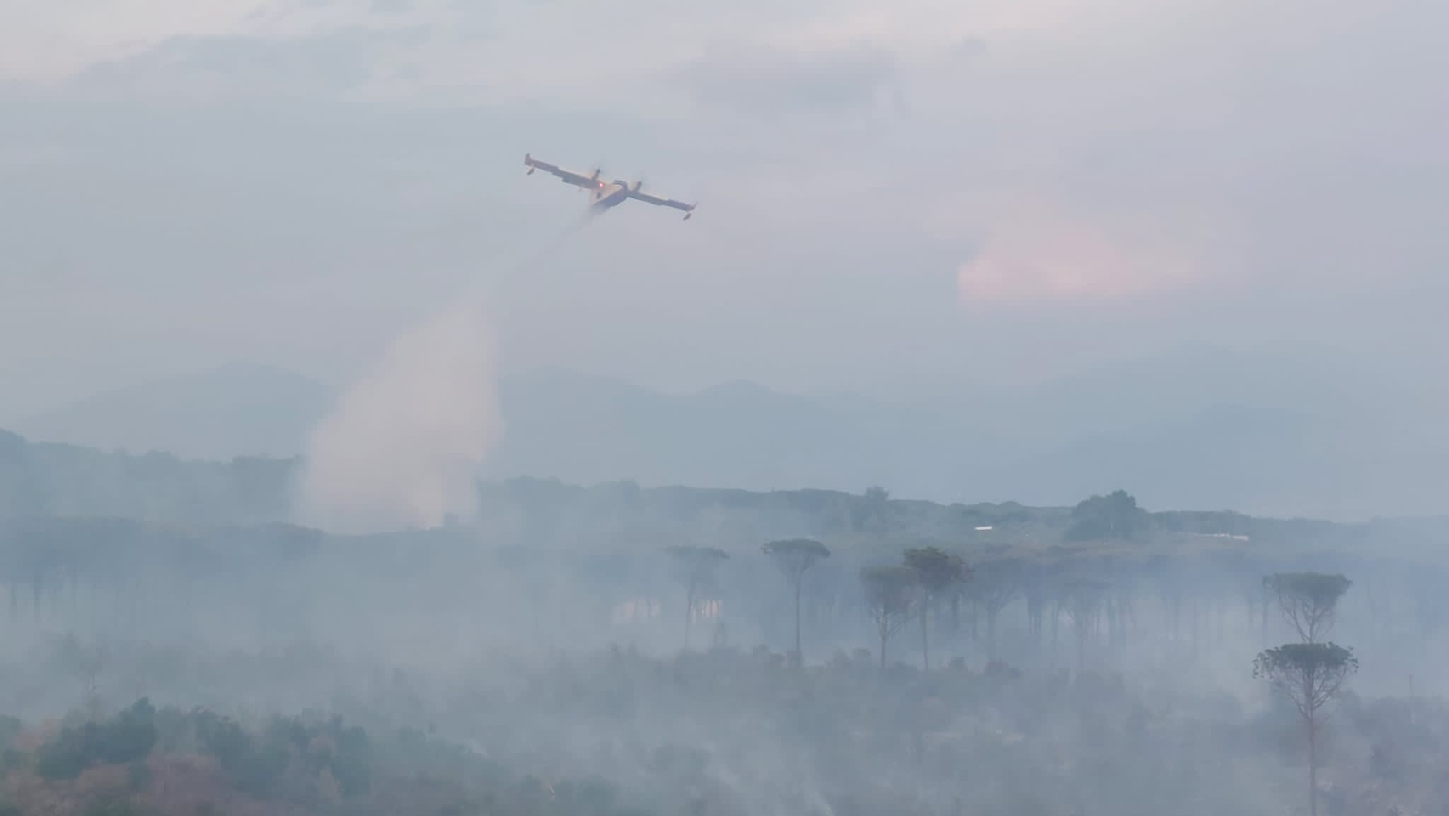 Vesuvio, ancora un incendio: vertice con il Prefetto 