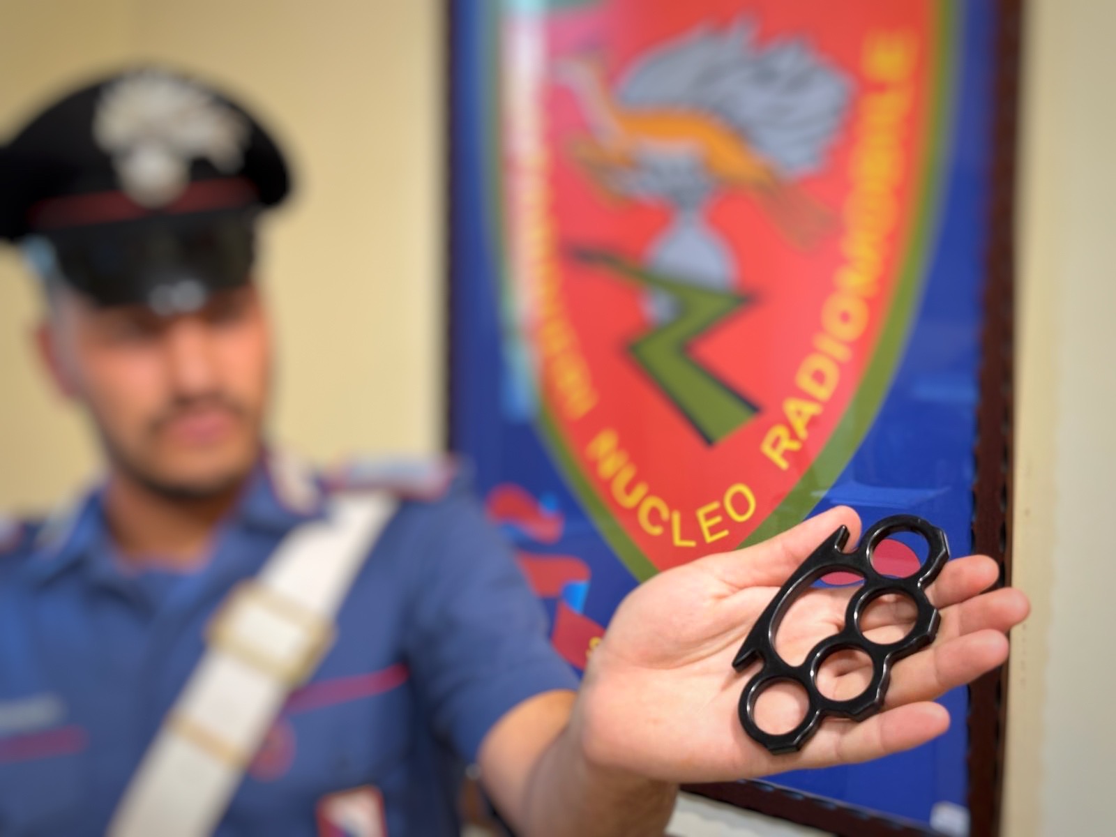 Sorrento e Capri, giovanissimi con droga e tirapugni: denunce e sequestri