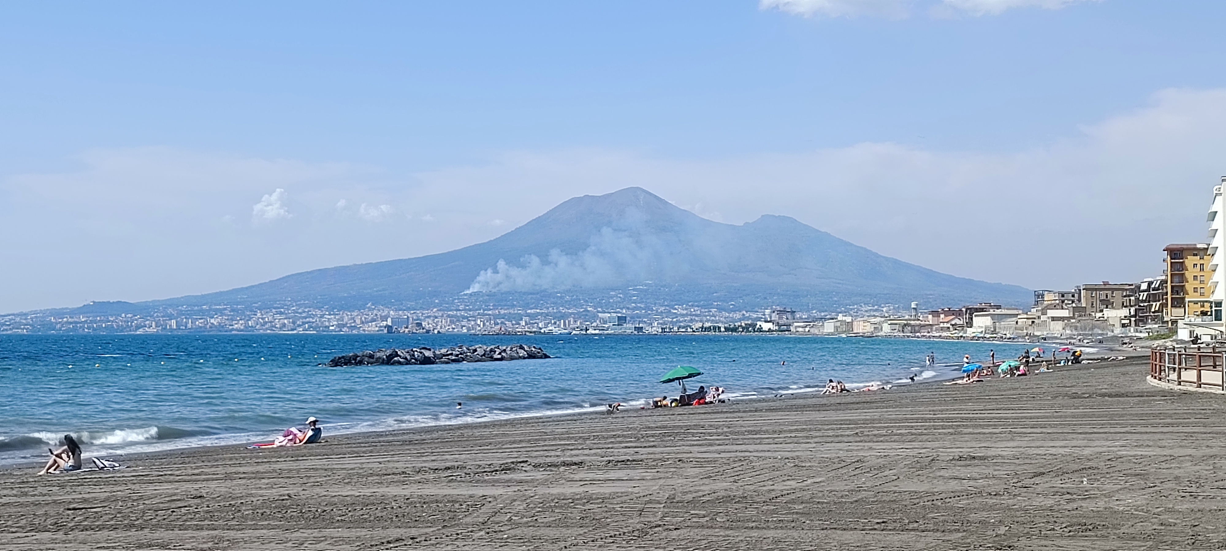 Da Napoli a Castellammare, ville di extra lusso e b&b abusivi: arriva la stretta