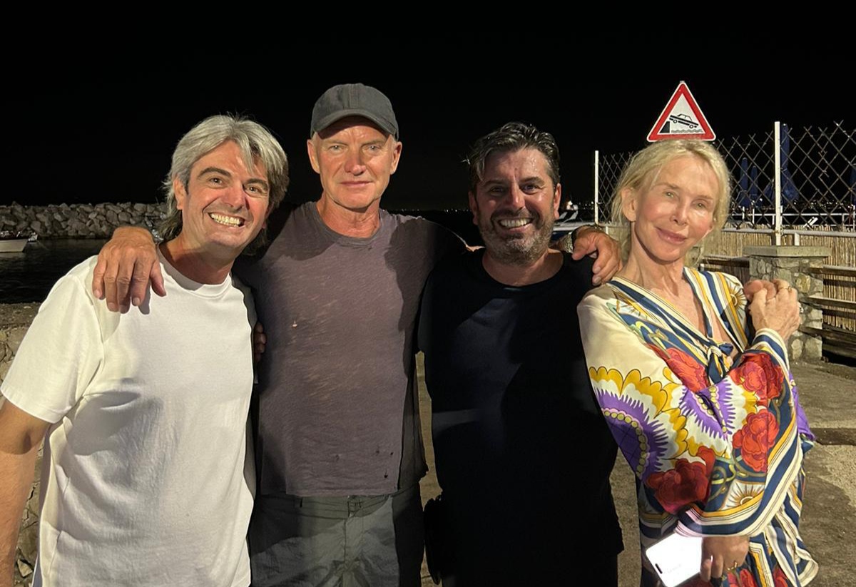 Sting in costiera, a Puolo cena con pizza e fichi 