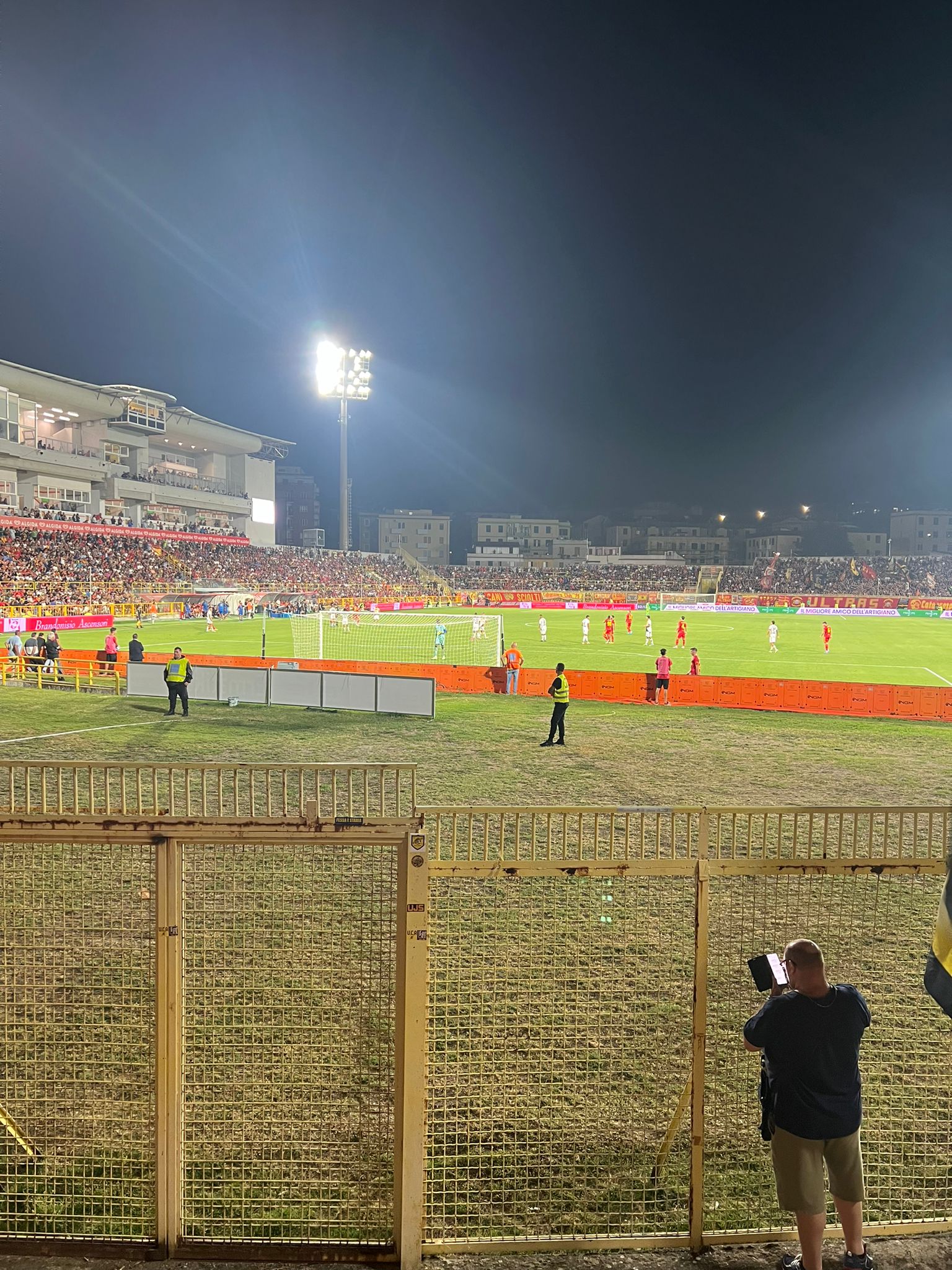 Juve Stabia, cuore e grinta: un punto prezioso a Catanzaro. Il VAR nega il gol alle vespe