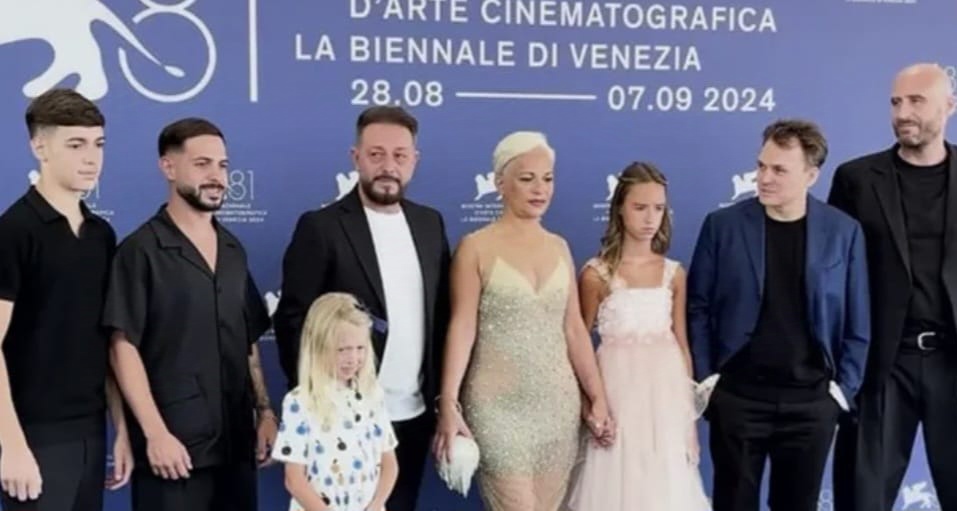 Castellammare, protagonisti della loro storia: il film della famiglia Scarica a cinema 
