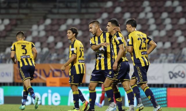 Juve Stabia, le vespe rimangono imbattute. 0-0  col Frosinone
