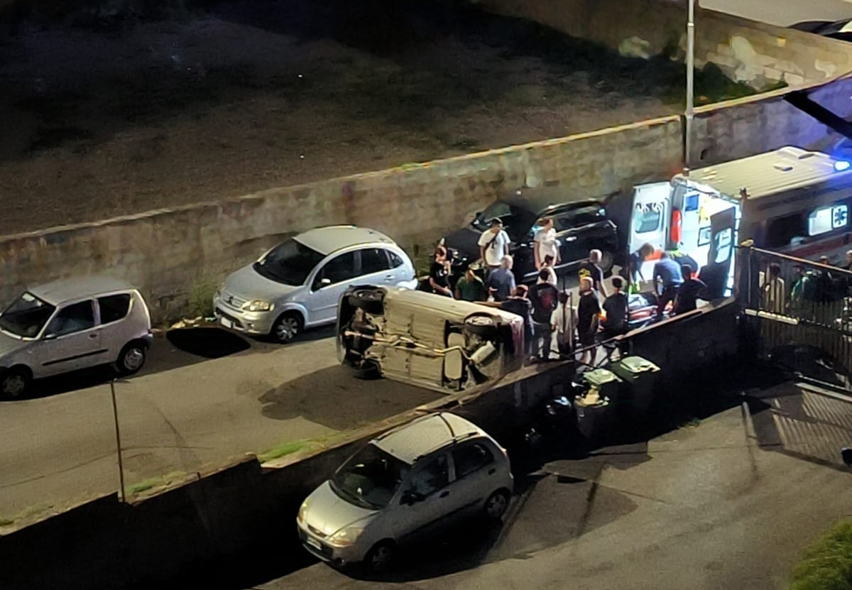 Gragnano, incidente auto si ribalta: un ferito