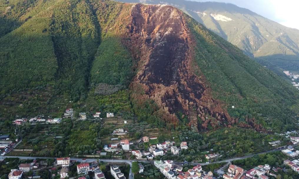 Gragnano, frana e rischio nuovi crolli: sgomberate altre 9 famiglie 