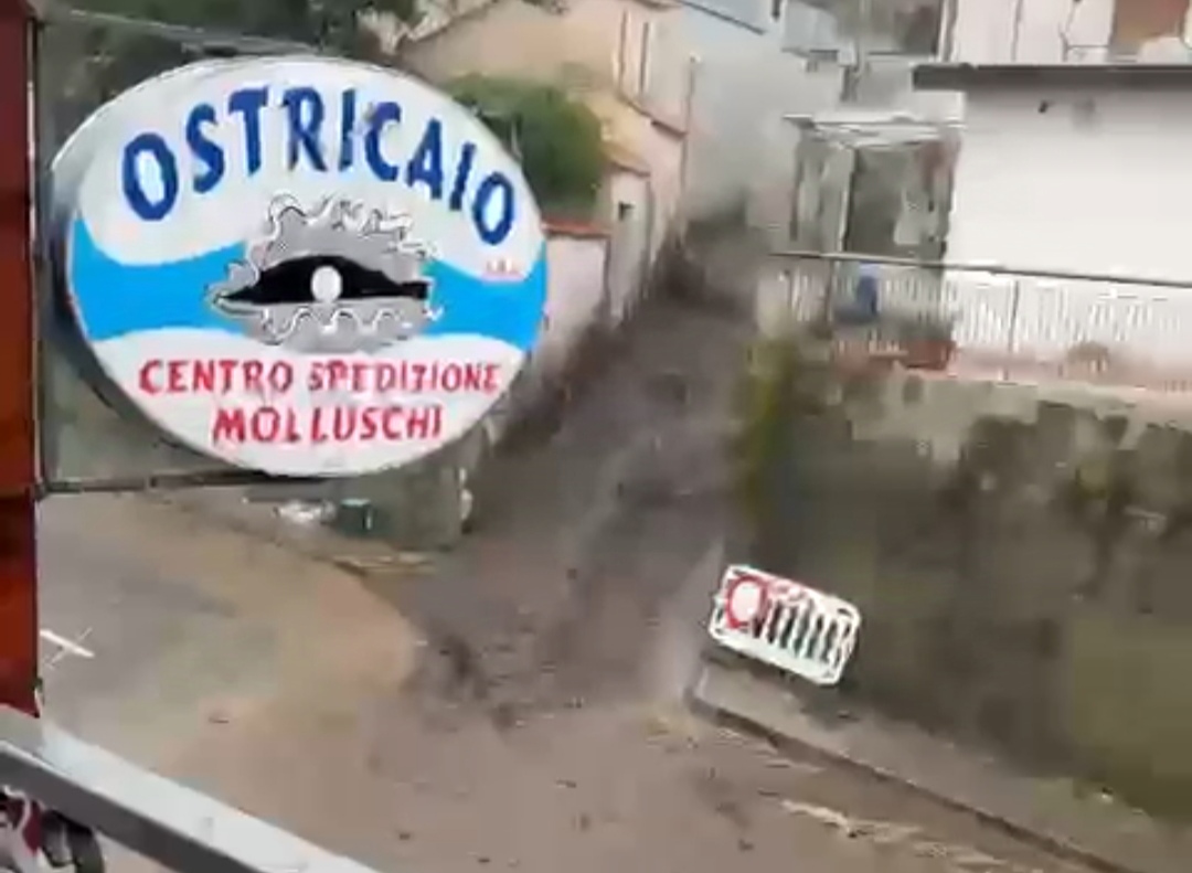 Castellammare e Gragnano, torna l'emergenza maltempo: strade chiuse e paura