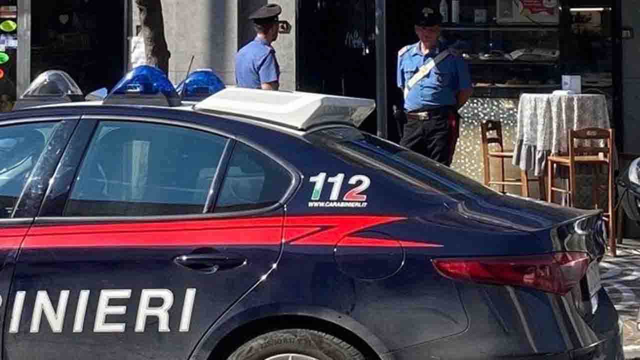 Castellammare, droga e fuochi d'artificio nel bar: chiuso per 10 giorni 