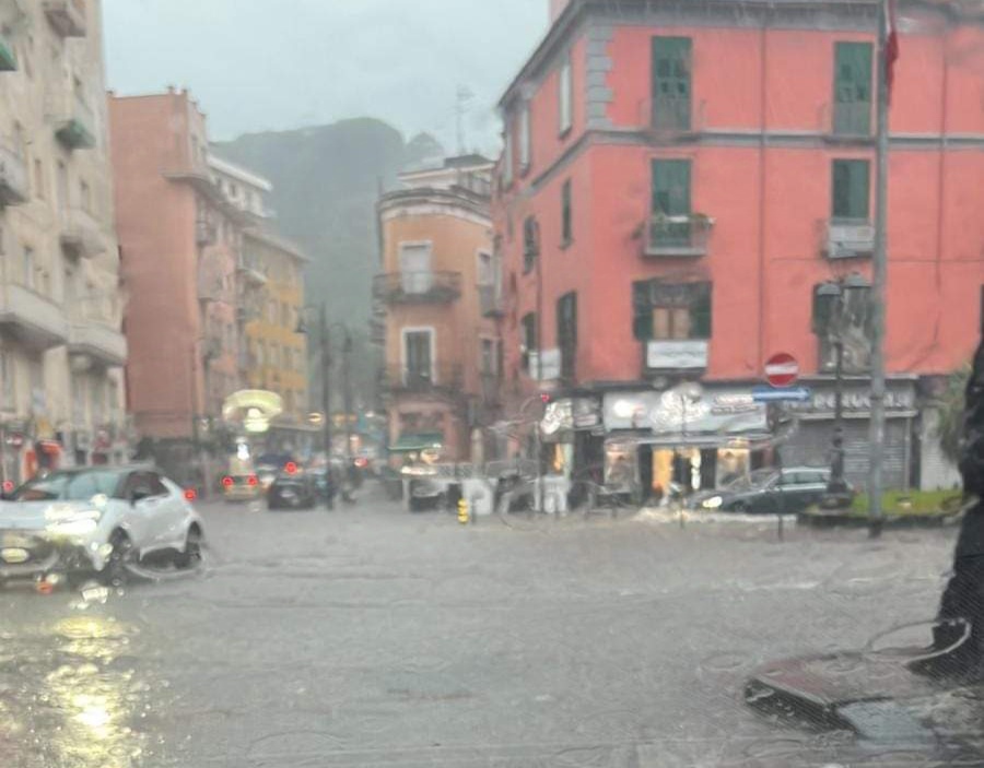 Castellammare, emergenza maltempo: allagamenti e disagi