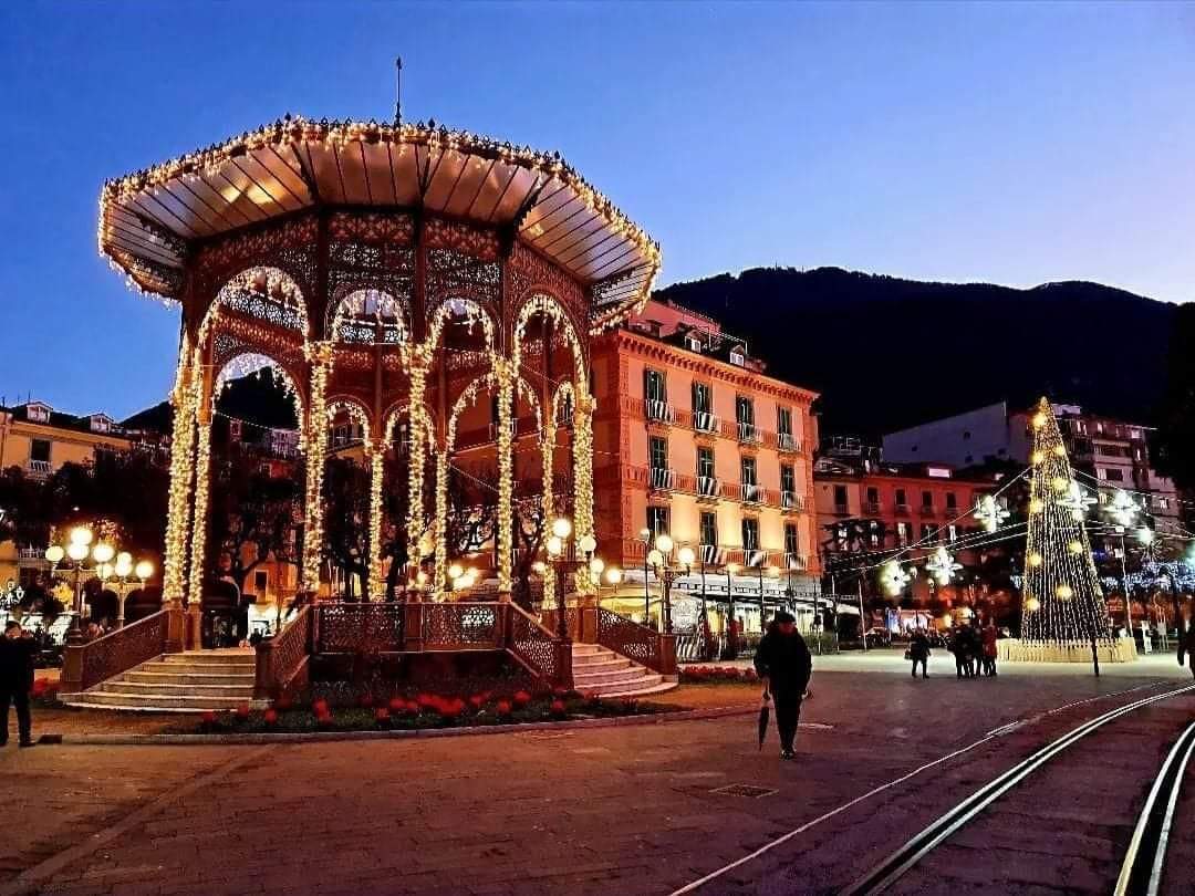 Castellammare, un mese di eventi per Natale arriva il bando: 'Presentate i vostri progetti'