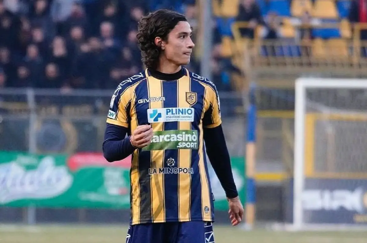 Calcio. Juve Stabia, Leone firma il rinnovo, gialloblù  fino al 2026