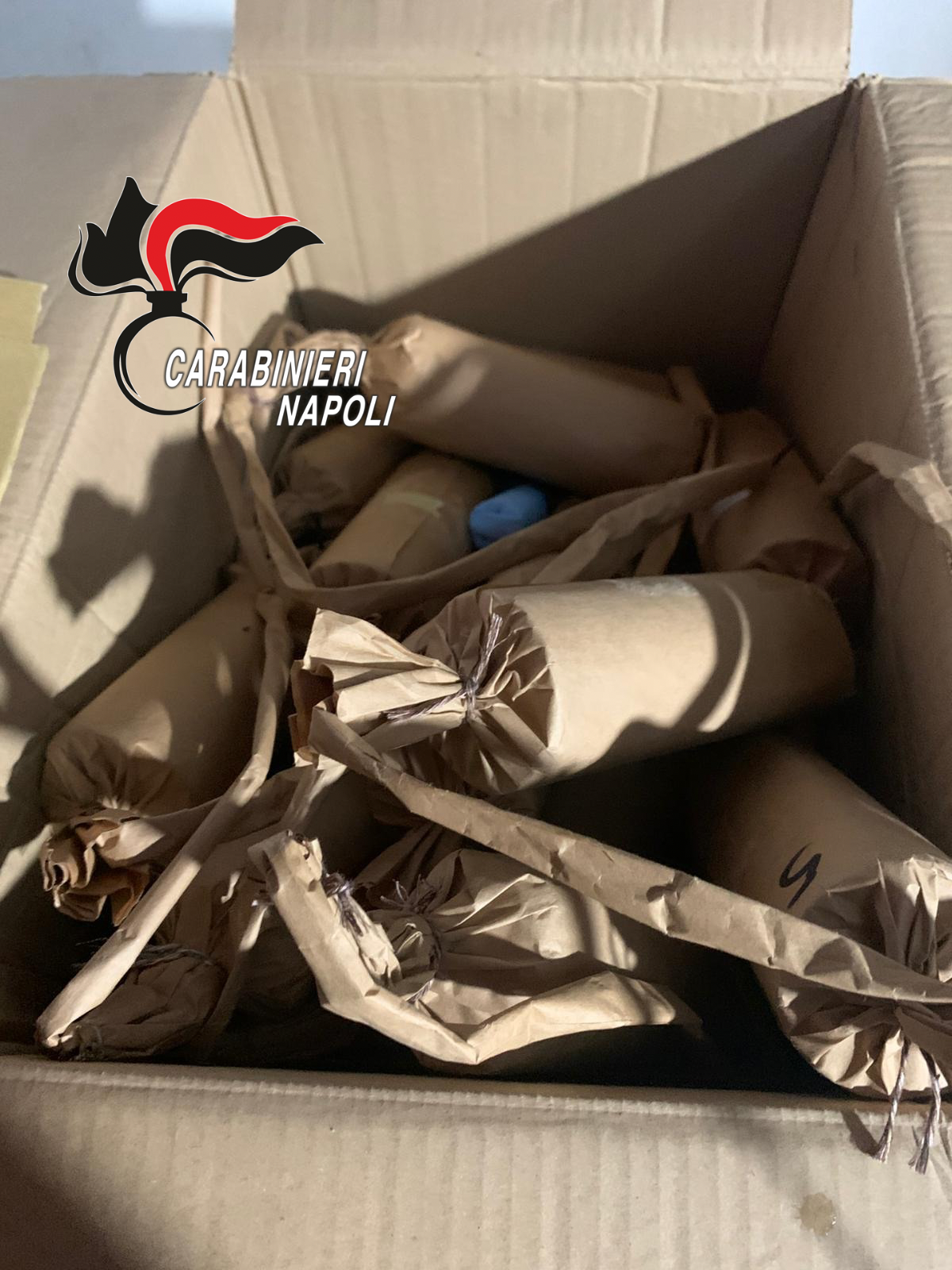 Sette chili di fuochi d'artificio nascosti in casa a Ercolano, arrestato 