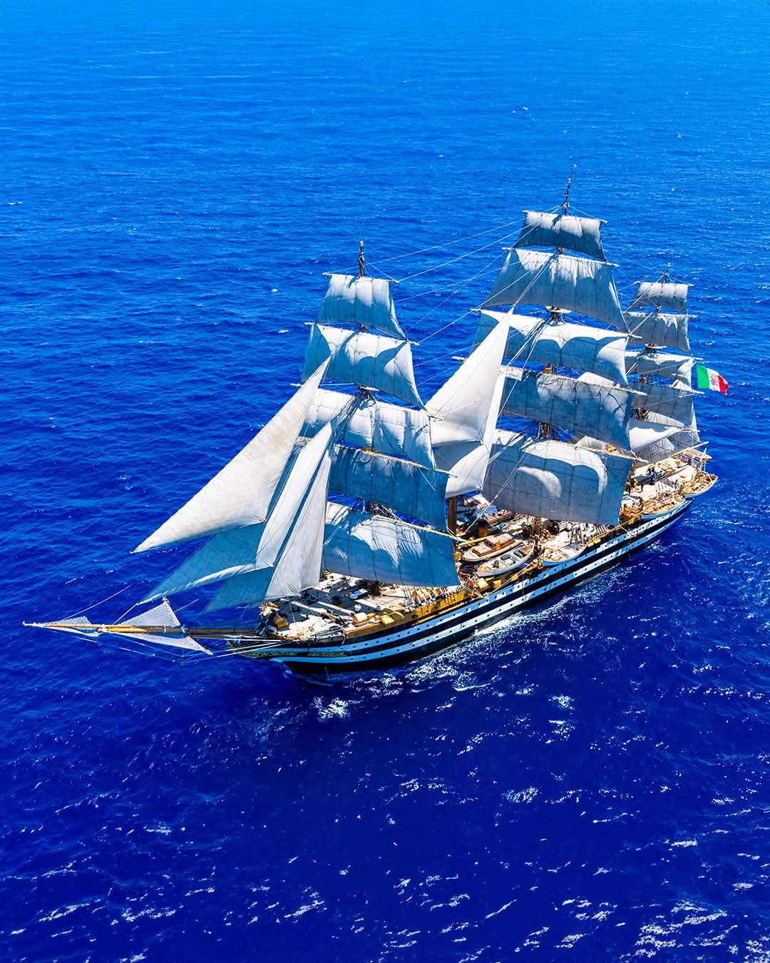 Vespucci torna a Napoli e per il veliero aprono i musei