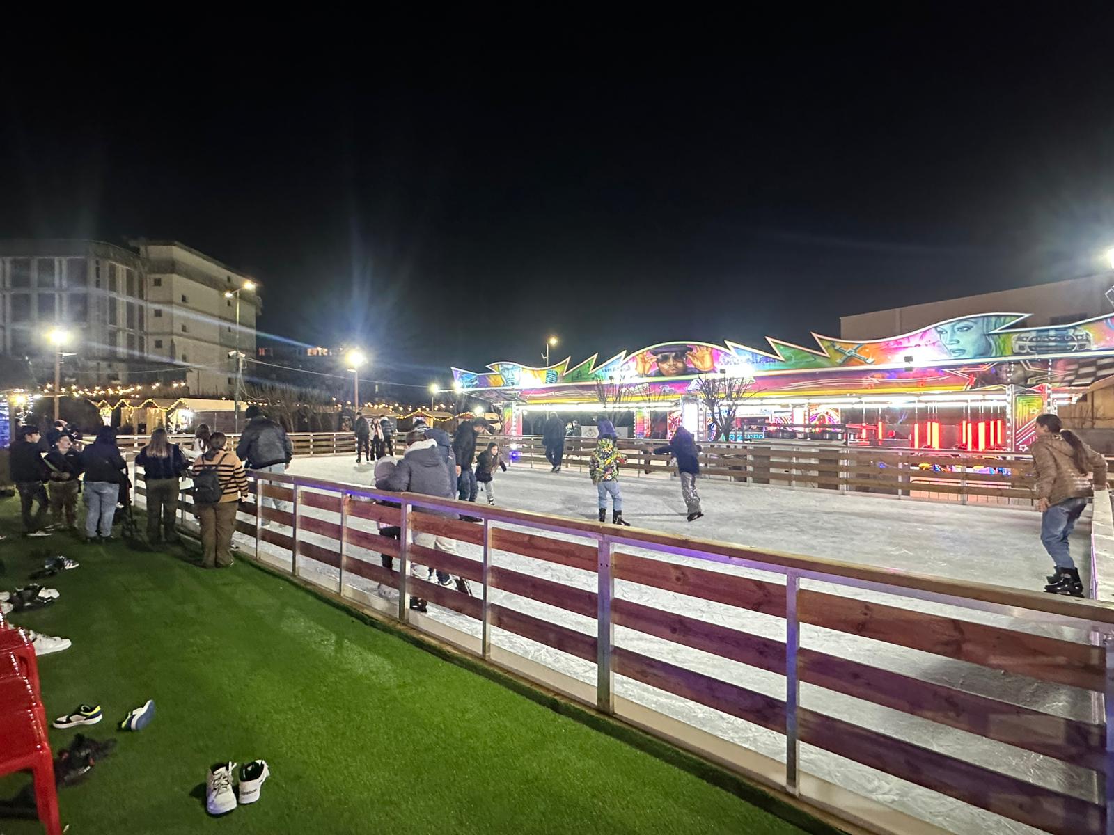 Torre del Greco, record per il villaggio di Babbo Natale e la pista di pattinaggio 