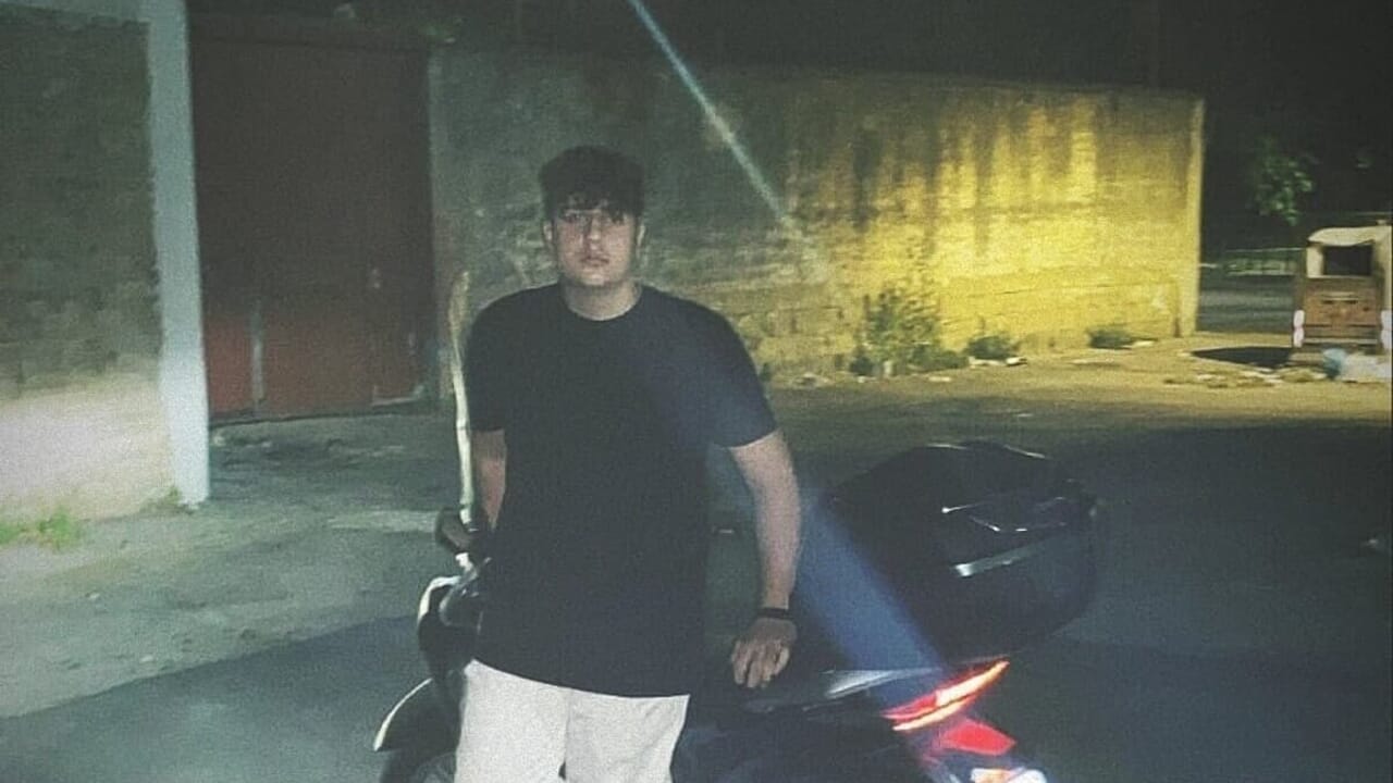 Operaio morto a 19 anni, la protesta degli studenti: 'Sfruttato per 500 euro al mese, vogliamo giustizia'