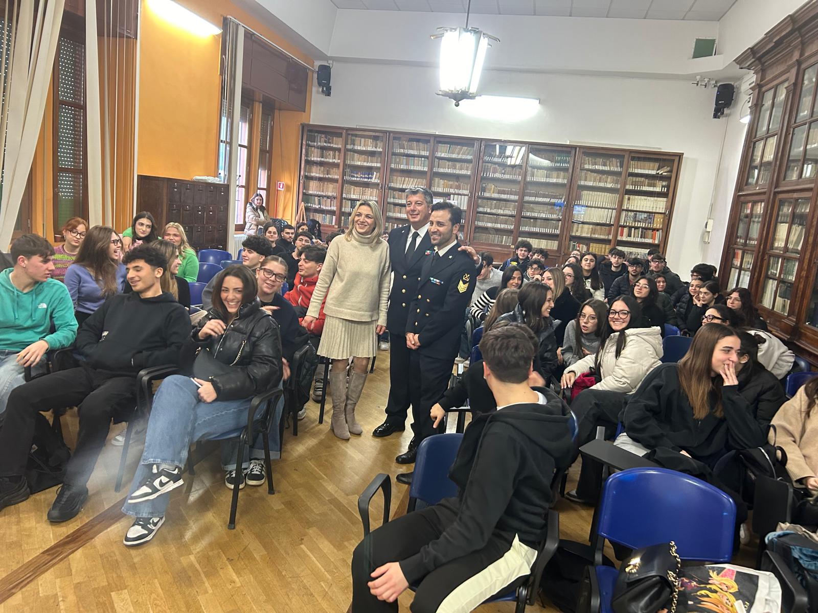 Castellammare, 100 studenti a lezione della Capitaneria di porto