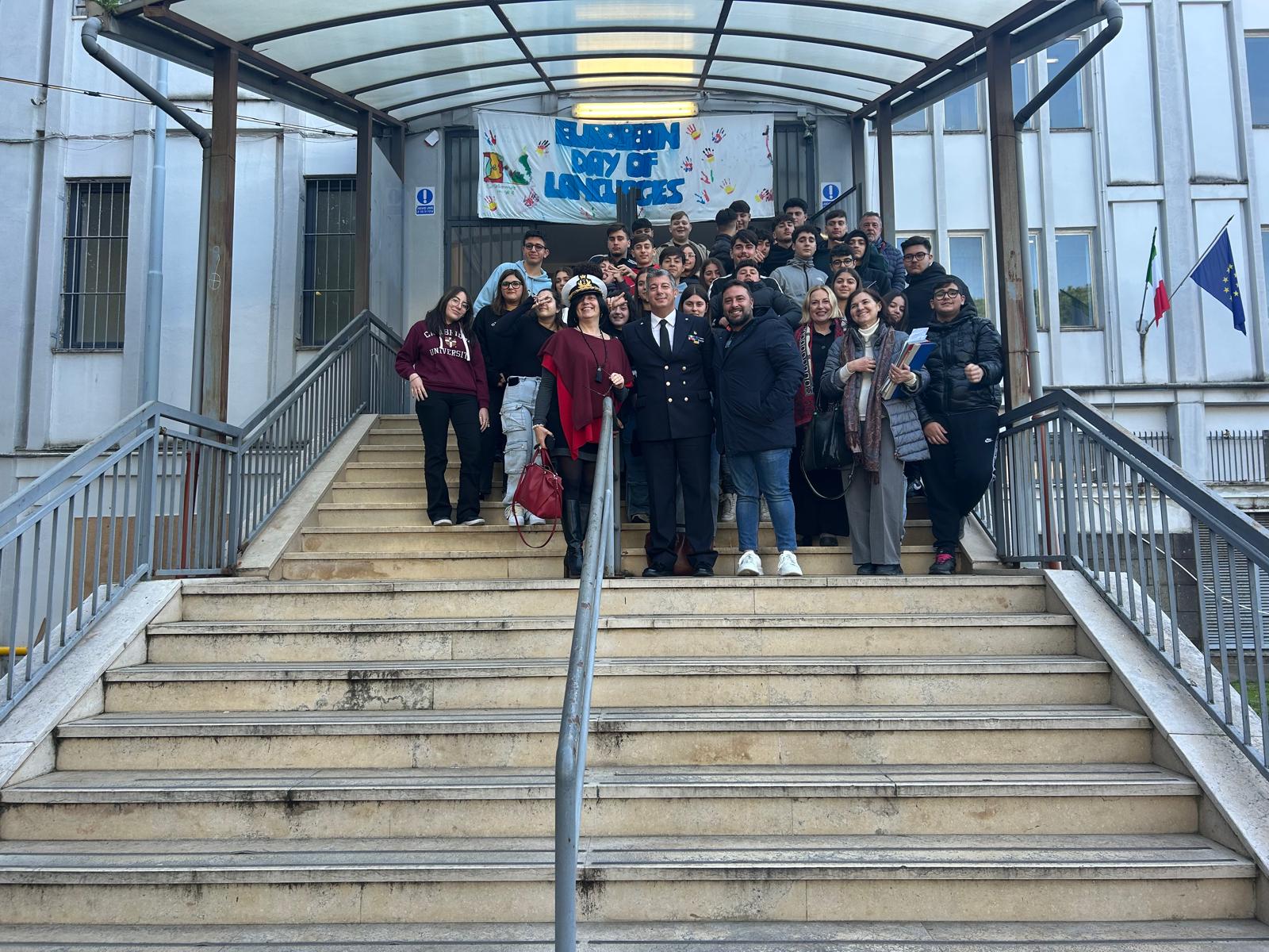 Castellammare, 100 studenti del Vitruvio a lezione sul mare
