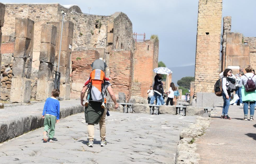 Scavi di Pompei, boom di visitatori a gennaio: turisti incantati dai tesori della città antica 