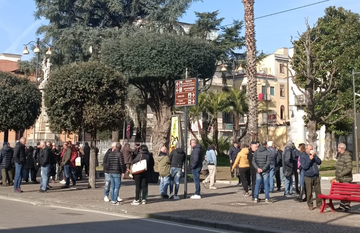 Pompei, chioschi abbattuti scatta la protesta: 'Vogliamo lavorare'