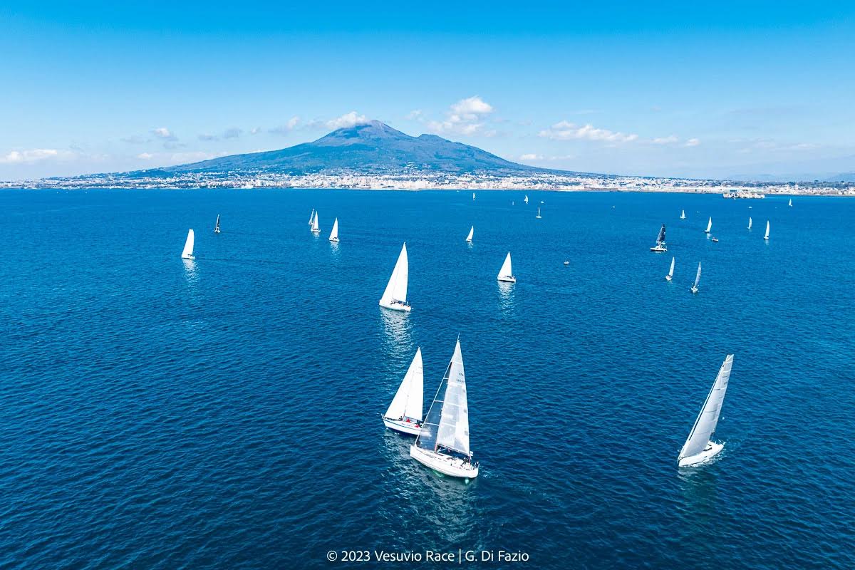 Castellammare, torna la Vesuvio Race: la regata dei velisti con finale a Marina di Stabia 