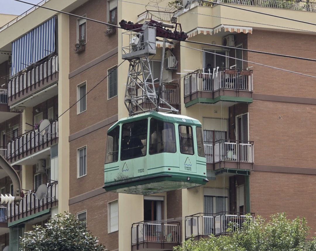 Castellammare, guasto alla funivia: nessun contatto con una delle cabine sospese nel vuoto