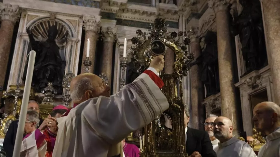 Napoli, San Gennaro fa il miracolo nella processione di maggio 