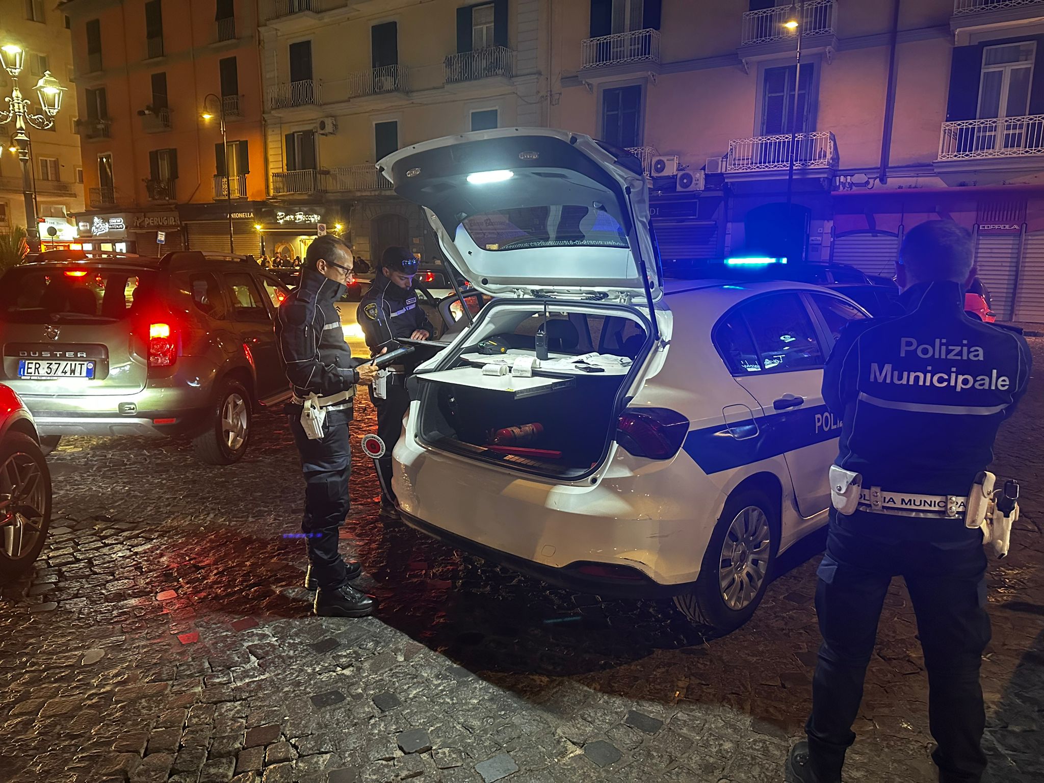 Castellammare, controlli nelle piazze della movida: sanzioni e sequestri