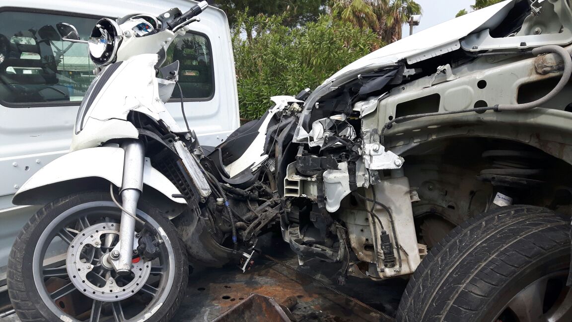 Incidente in scooter sulla strada del Sarno, un giovane perde una gamba