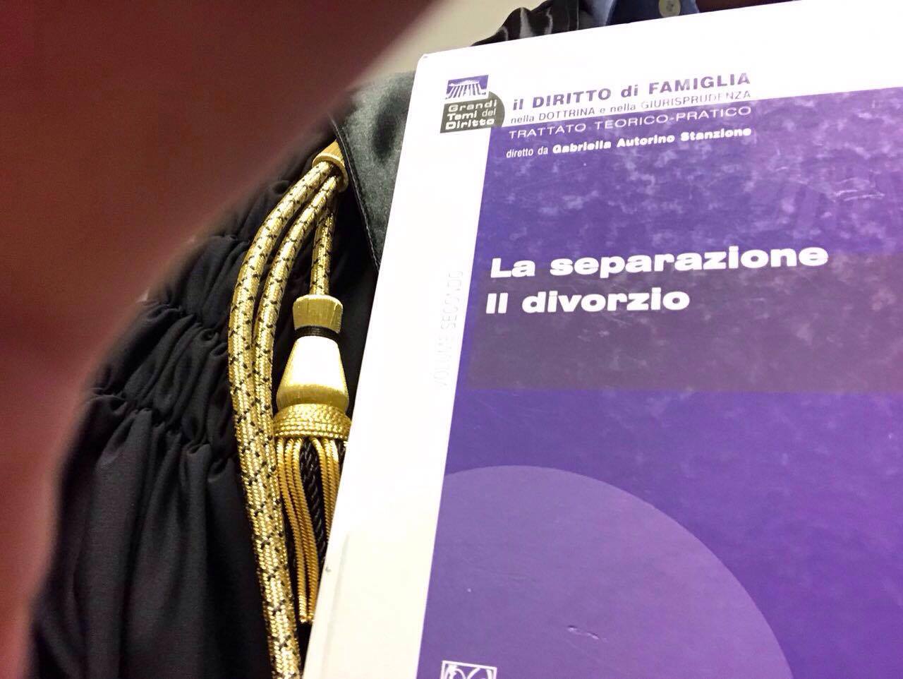 La coppia che scoppia, in un anno raddoppiati i divorzi: boom di tradimenti tra colleghi