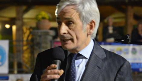 A Gragnano l'ex sindaco Cimmino scalda i motori, al suo fianco il consigliere regionale Raffaele Topo