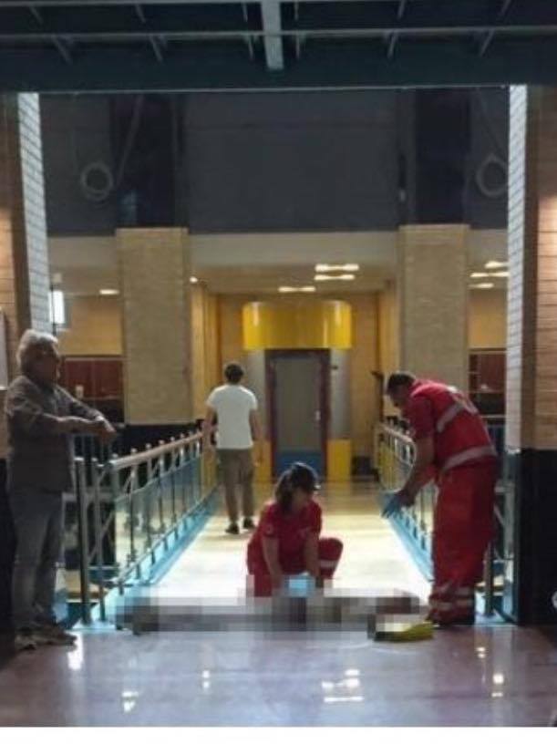 Tragedia all'UniversitÃ  di Fisciano, un ragazzo si lancia nel vuoto 