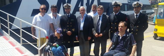 Capri senza barriere, entra in funzione una passerella per i disabili