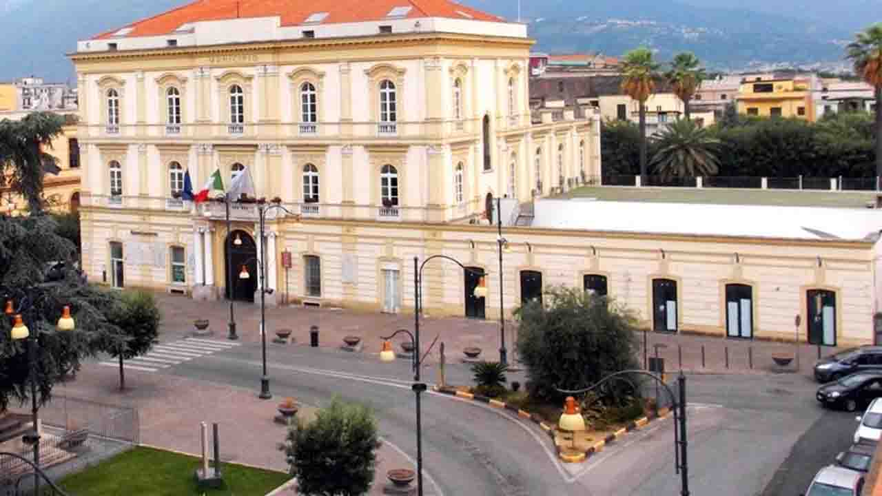 Pompei, il caso del 'super-dirigente' scuote il Comune: chiesta la rotazione straordinaria degli incarichi