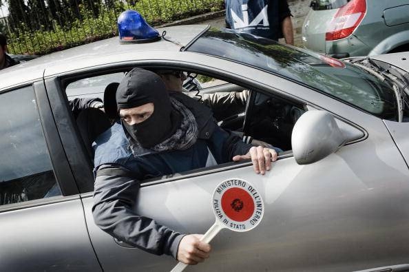 Blitz a Scampia e Secondigliano contro i clan Di Lauro e Vinella Grassi