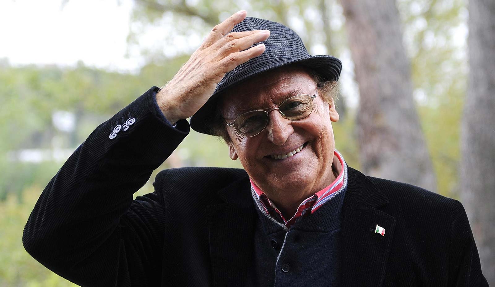 Renzo Arbore al traguardo dei suoi primi 80 anni, lo showman che con Boncompagni ha cambiato il modo di fare televisione