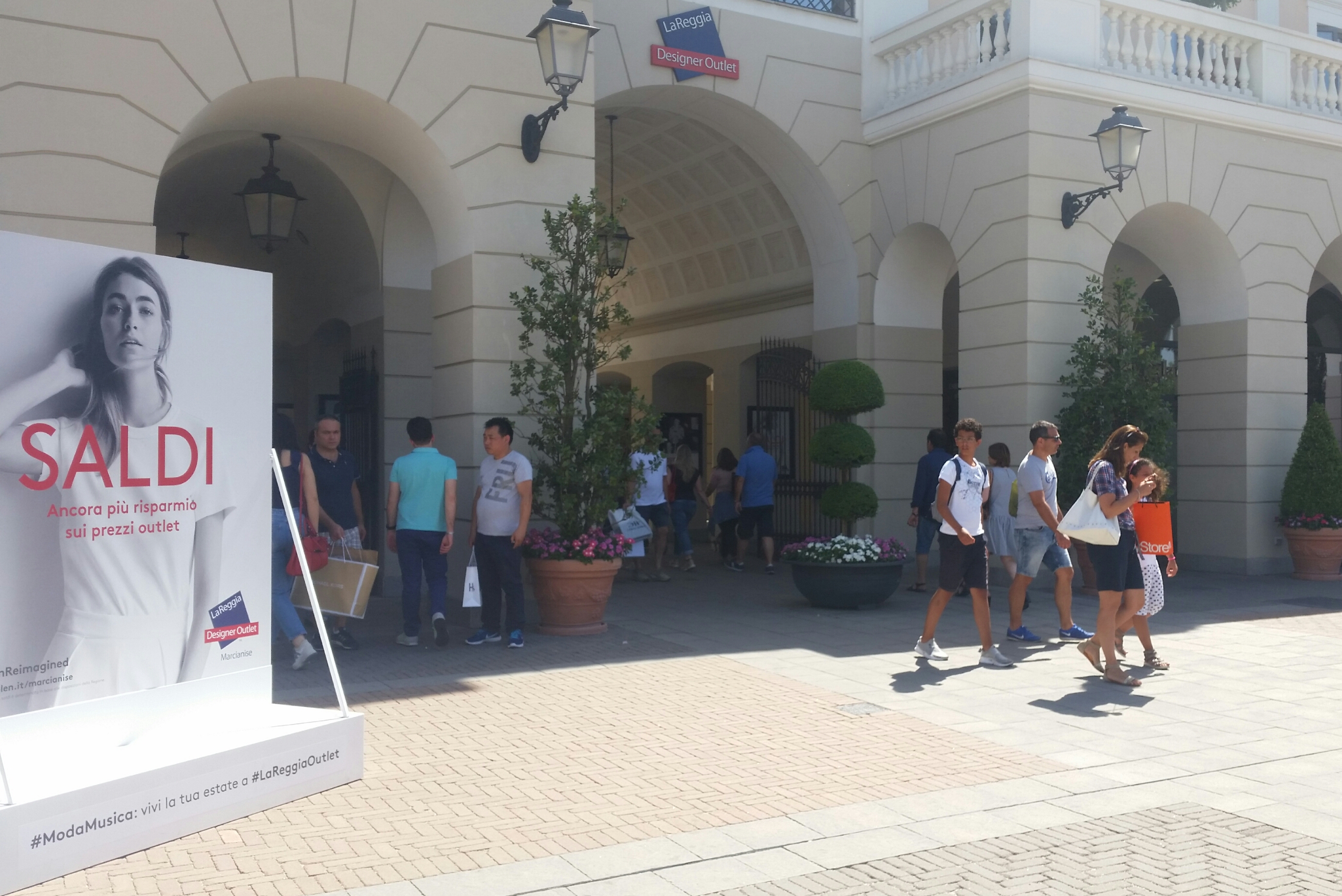 Primo week end di saldi a La Reggia Designer Outlet