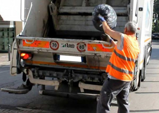 Cinquecento assunzioni a Napoli, l'Asia cerca netturbini 