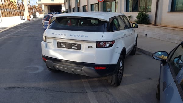 Da Gragnano in Grecia nascondendo soldi falsi, arrestati in due all'imbarco su un traghetto