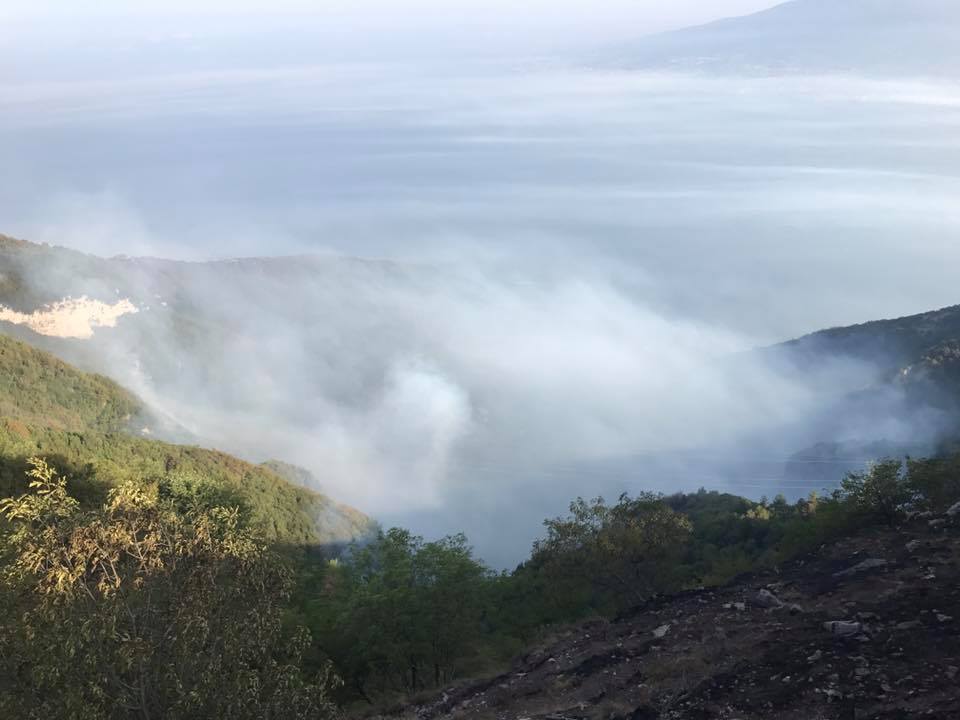 Fiamme da Faito al Monte Pendolo, la rabbia degli abitanti dei Lattari: 