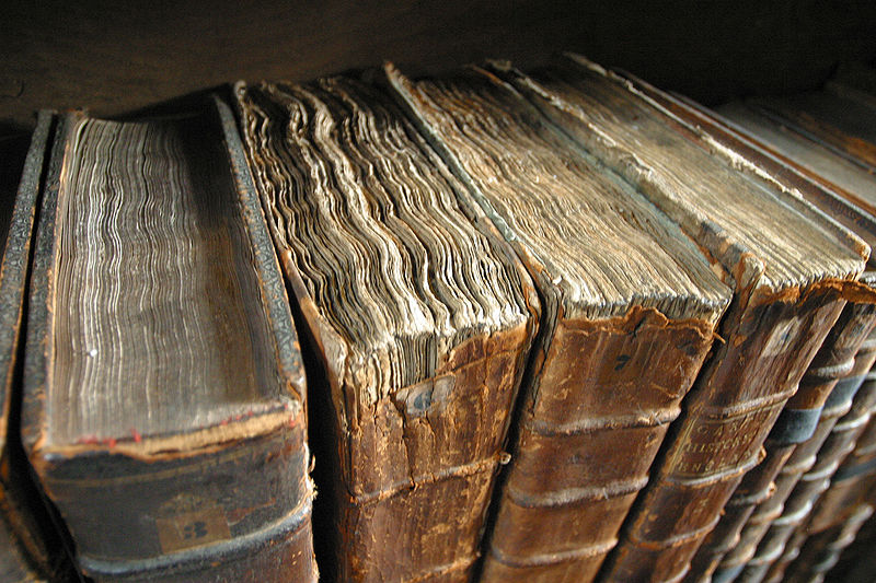 Raid in biblioteca a Torre Annunziata, rubati libri del 500 e del 600